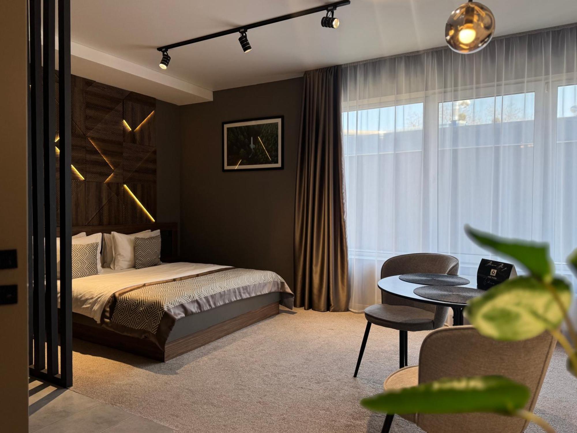 Hide Park Hotel Vinnytsia Exterior foto